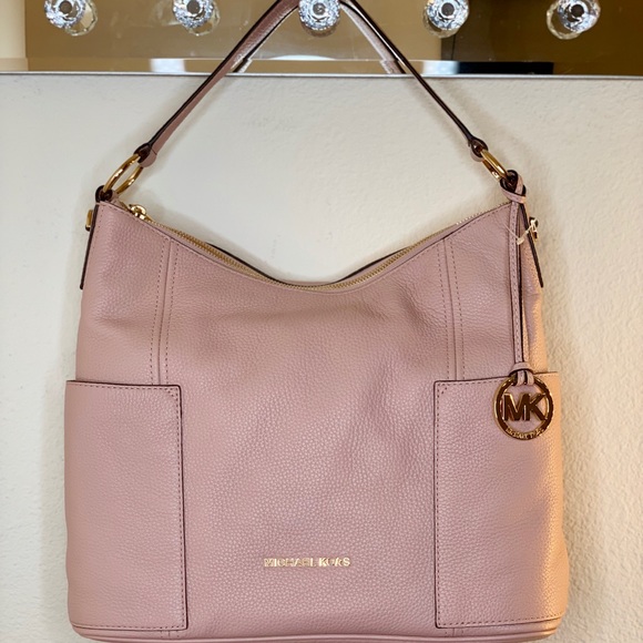 Michael Kors Handbags - Brand new Michael Kors purse